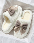 White Contrast Bowknot Applique Plush Winter Slippers (Bow Colors May Differ by Batch)